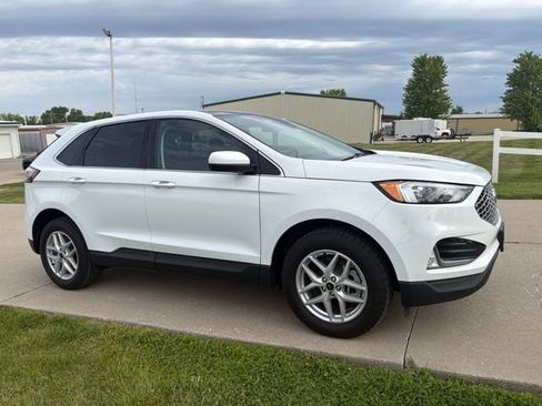Certified 2024 Ford Edge SEL w/ Convenience Package AWD/4WD image 3