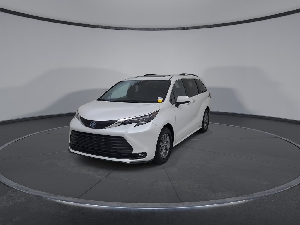 Used 2025 Toyota Sienna XLE FWD image 7