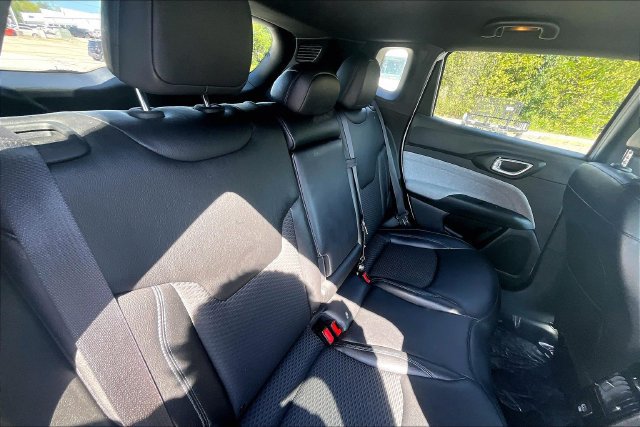 Used 2024 Jeep Compass Latitude AWD/4WD image 25