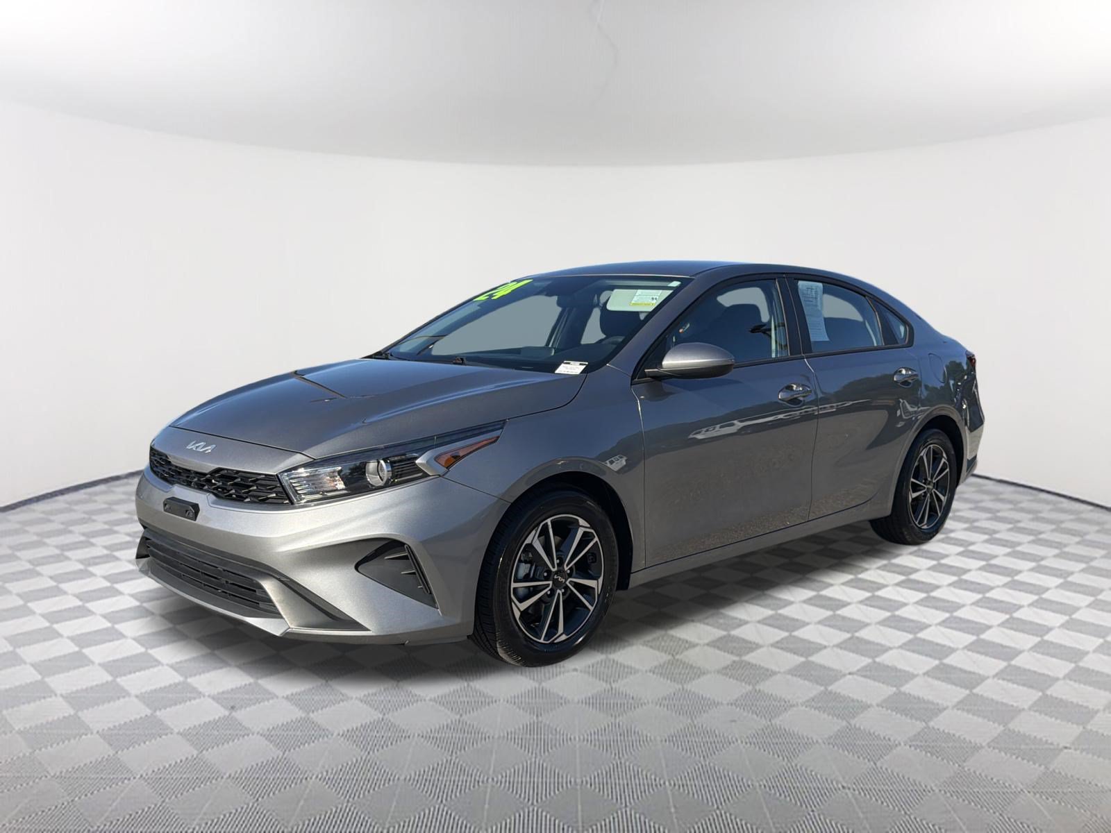 Used 2024 Kia Forte LXS FWD image 3