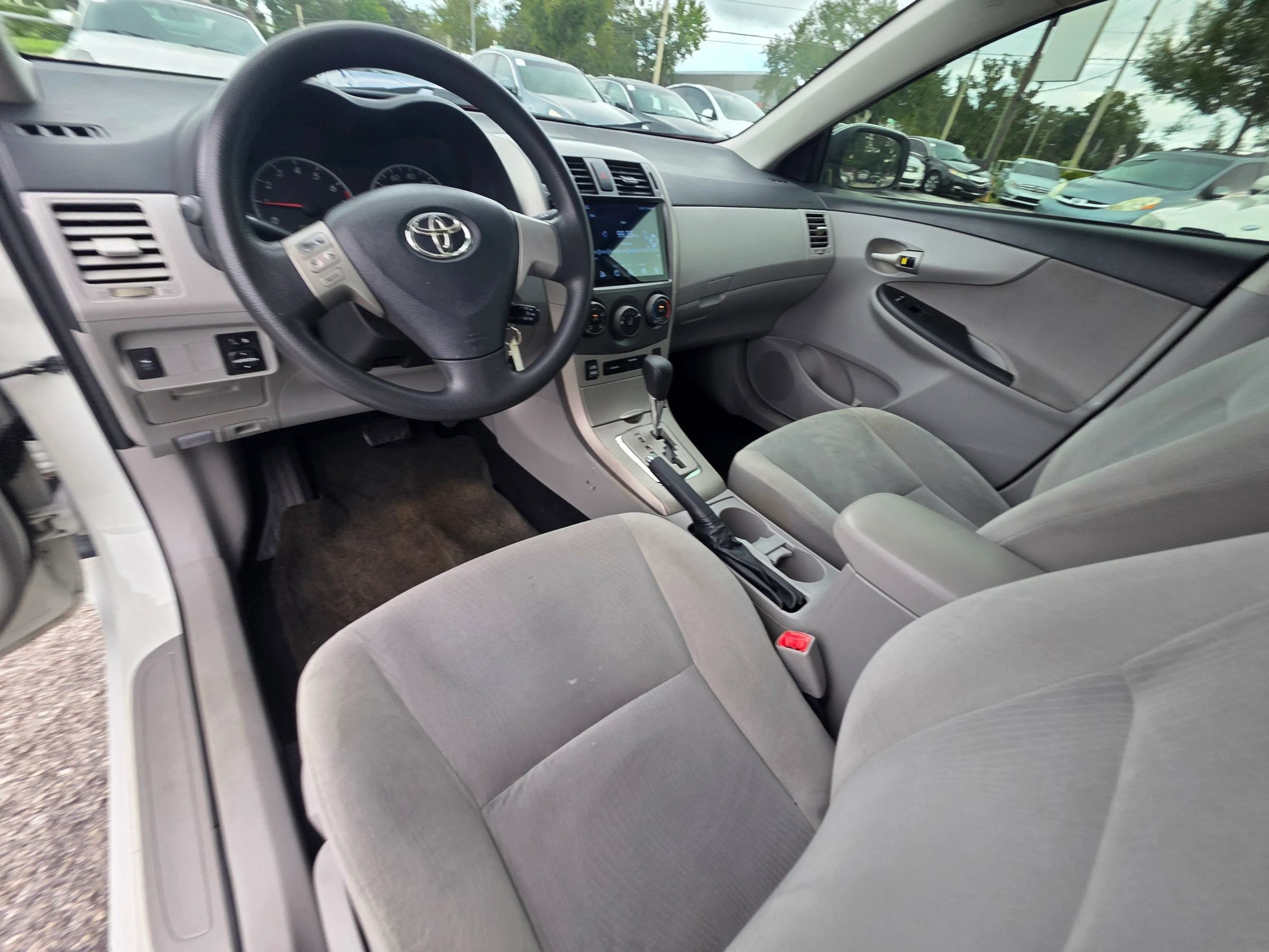 Used 2013 Toyota Corolla LE FWD image 14