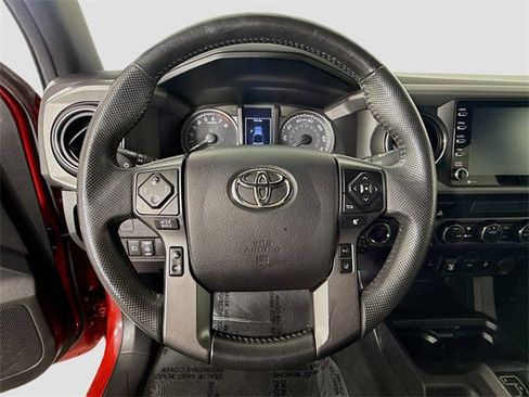 Certified 2022 Toyota Tacoma TRD Off-Road image 11