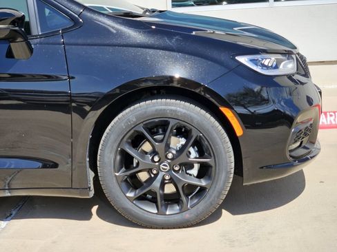 New 2026 Chrysler Pacifica Select w/ S Appearance Package FWD image 6