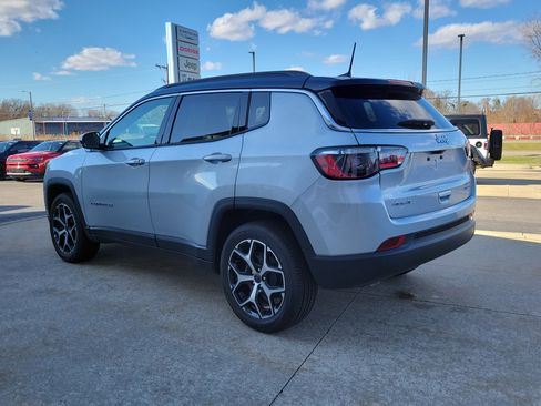 Used 2025 Jeep Compass Limited image 3