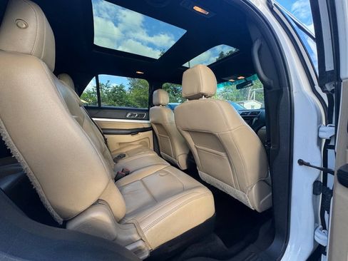 Used 2016 Ford Explorer XLT w/ Equipment Group 202A FWD image 18
