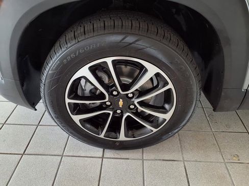 Used 2025 Chevrolet TrailBlazer LT AWD/4WD image 5