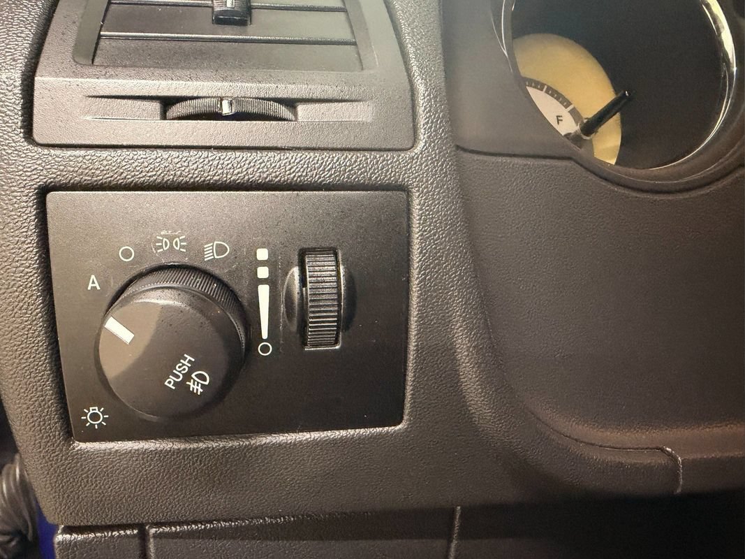 Used 2009 Dodge Challenger R/T RWD image 14