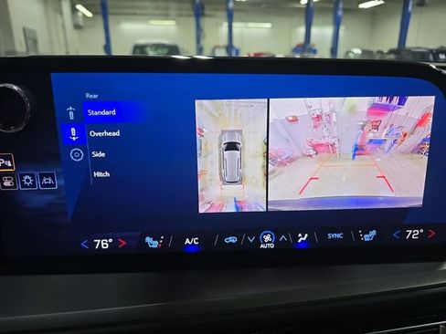 Used 2024 Chevrolet Traverse LT w/ Enhanced Driving Package image 28