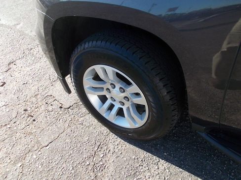 Used 2018 Chevrolet Suburban LT image 18