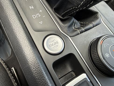 Used 2023 Volkswagen Atlas SE AWD/4WD image 18