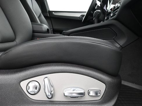 Certified 2026 Porsche Macan image 15