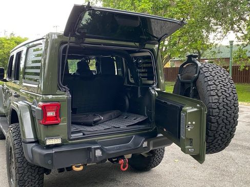 Used 2021 Jeep Wrangler Unlimited Rubicon w/ Trailer Tow Package AWD/4WD image 13