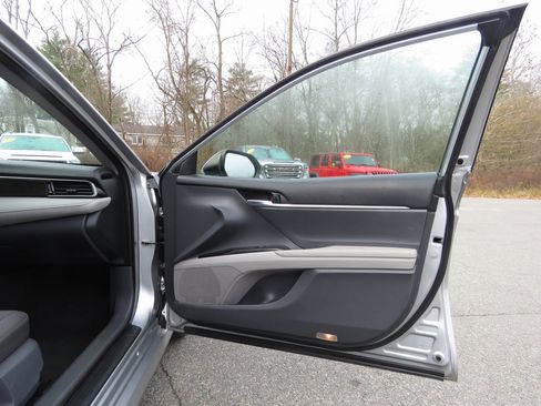 Used 2019 Toyota Camry LE image 13