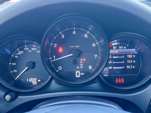 Used 2024 Porsche Macan image 22