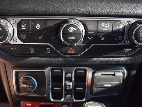 Used 2025 Jeep Wrangler Unlimited Sport AWD/4WD image 26