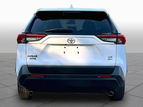 Used 2023 Toyota RAV4 LE AWD/4WD image 9
