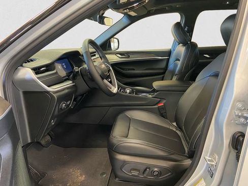 New 2025 Jeep Grand Cherokee Limited w/ Trailer Tow Package image 11