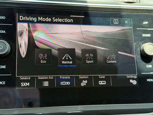 Used 2023 Volkswagen Tiguan SE image 20