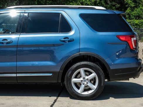 Used 2018 Ford Explorer XLT w/ Equipment Group 202A FWD image 22