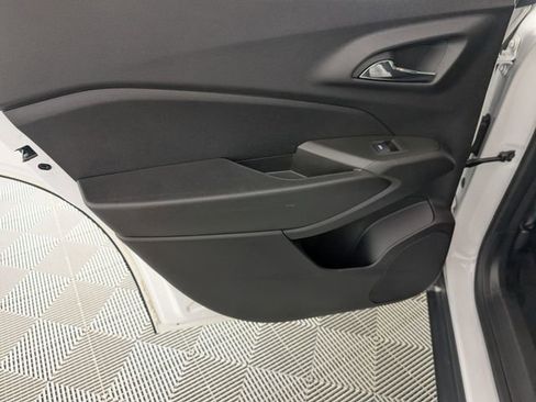 Used 2024 Chevrolet Trax LS w/ LS Convenience Package FWD image 24