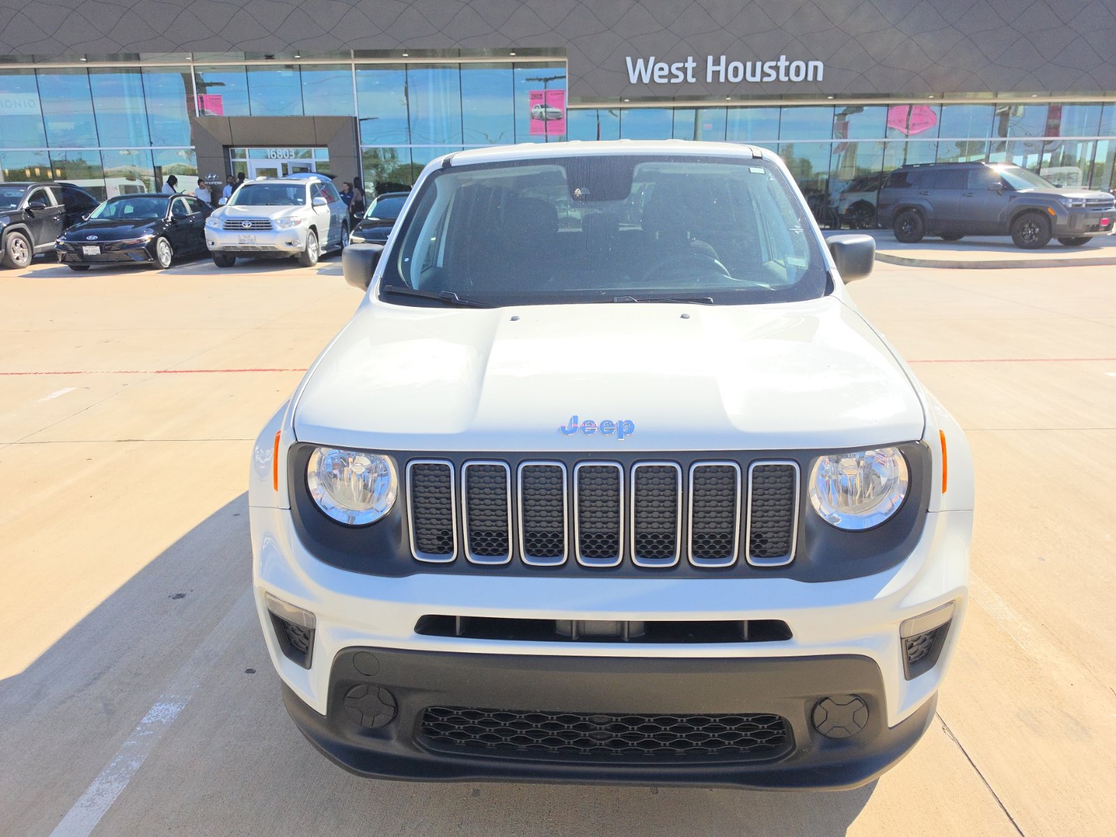 Used 2023 Jeep Renegade Latitude AWD/4WD image 2