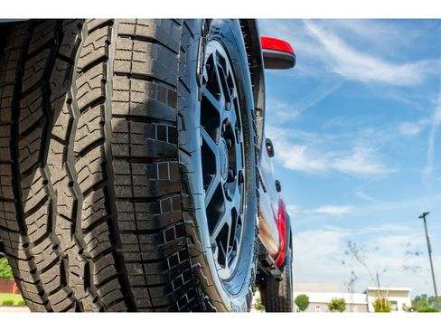 Certified 2026 Toyota Tacoma TRD Off-Road AWD/4WD image 9
