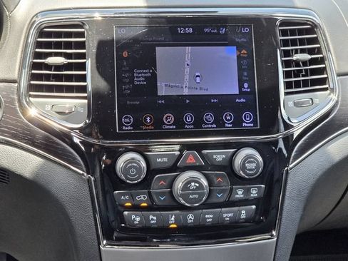 Used 2019 Jeep Grand Cherokee High Altitude AWD/4WD image 12