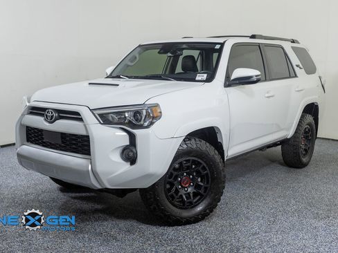 Used 2023 Toyota 4Runner TRD Off-Road Premium w/ Moonroof Package AWD/4WD image 3