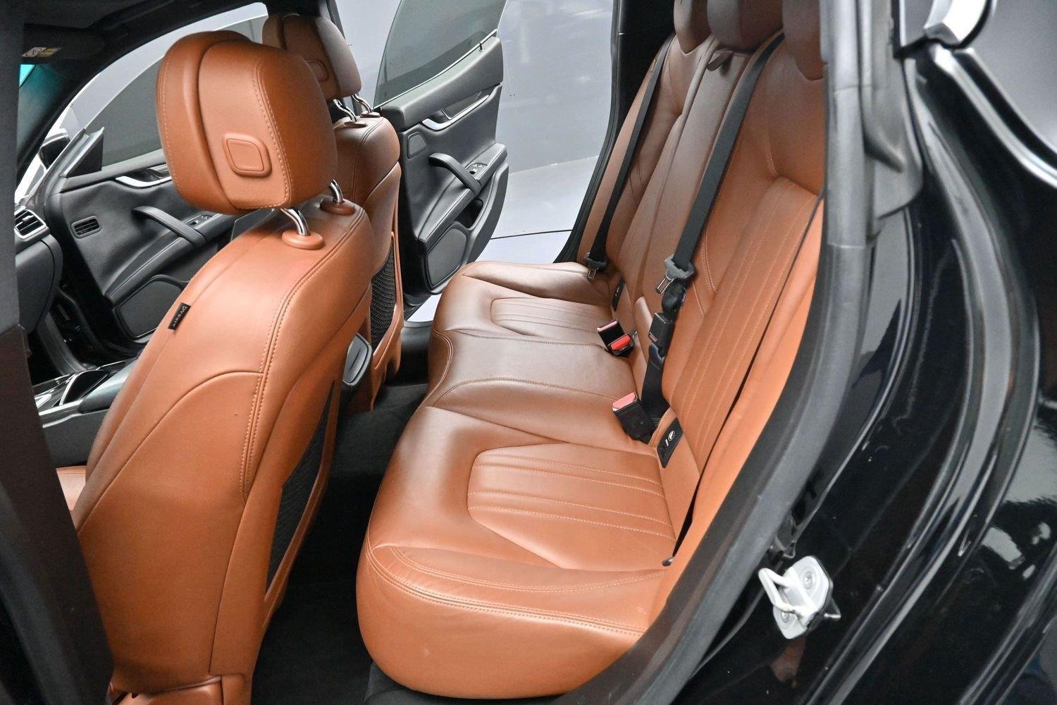 Used 2015 Maserati Ghibli RWD image 28