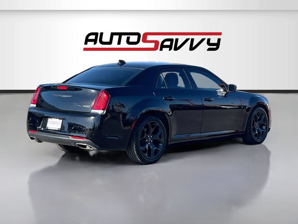 Used 2020 Chrysler 300 Touring w/ Sport Appearance Package RWD image 7
