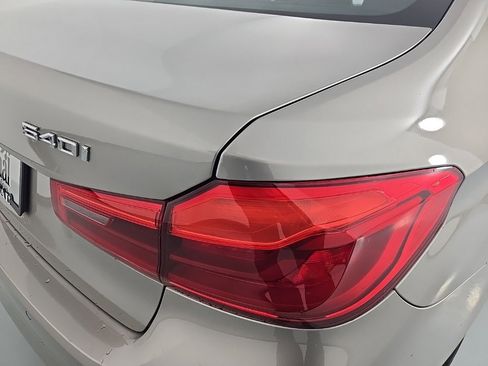 Used 2018 BMW 540i xDrive image 9
