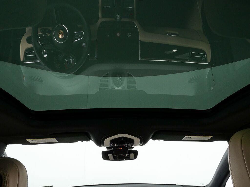 Certified 2026 Porsche Macan AWD/4WD image 19