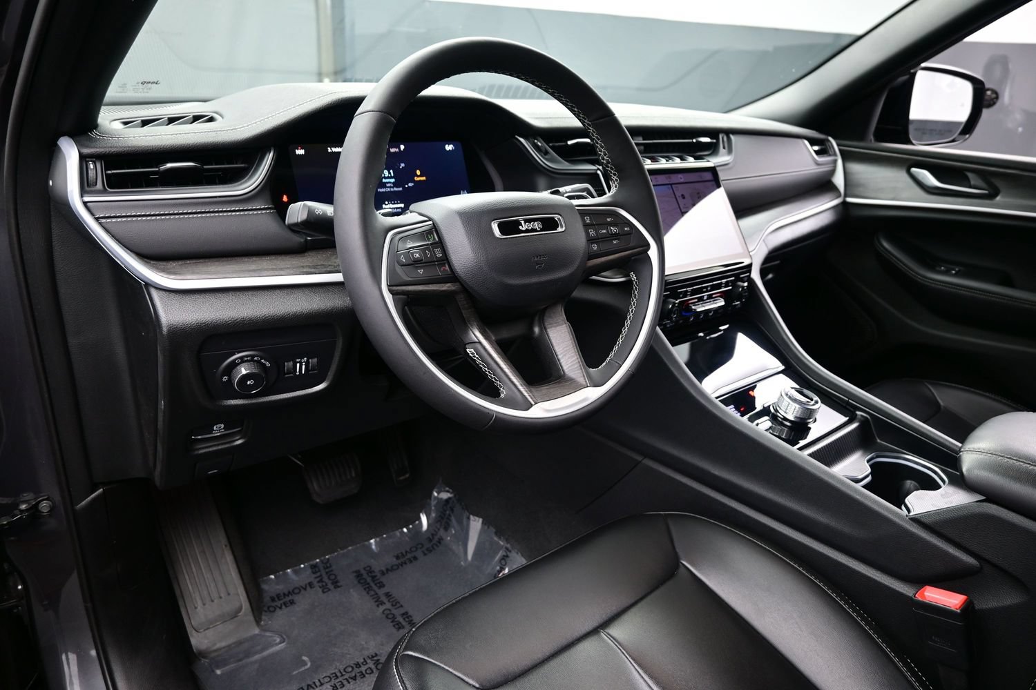 Used 2024 Jeep Grand Cherokee L Limited w/ Black Appearance Package AWD/4WD image 13