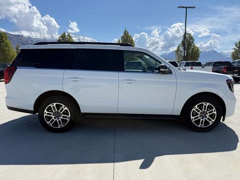 Used 2025 Ford Expedition Active AWD/4WD image 2