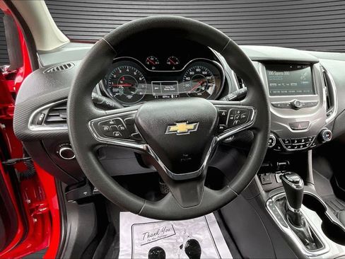Used 2017 Chevrolet Cruze LT w/ Convenience Package image 8