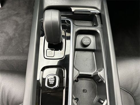 Certified 2025 Volvo XC60 B5 Plus image 20