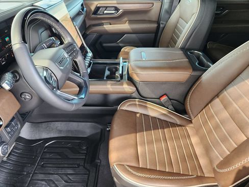 Certified 2025 GMC Yukon Denali Ultimate w/ LPO, Floor Liner Package AWD/4WD image 13