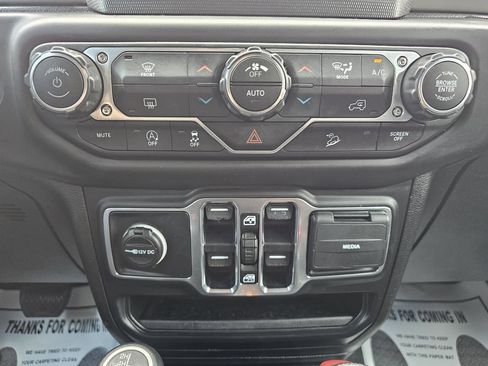 Used 2018 Jeep Wrangler Unlimited Sport S AWD/4WD image 43