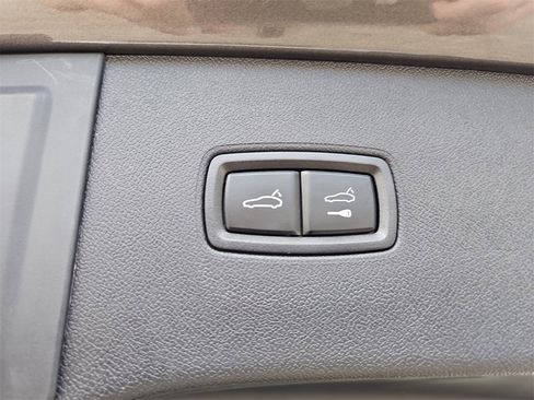 Used 2025 Porsche Cayenne image 28