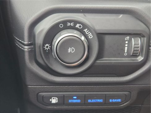Used 2025 Jeep Wrangler Unlimited Rubicon 4xe w/ Convenience Group AWD/4WD image 29