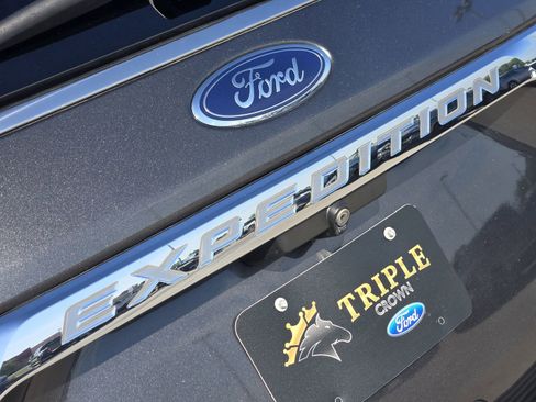 Used 2019 Ford Expedition XLT w/ Equipment Group 202A RWD image 11