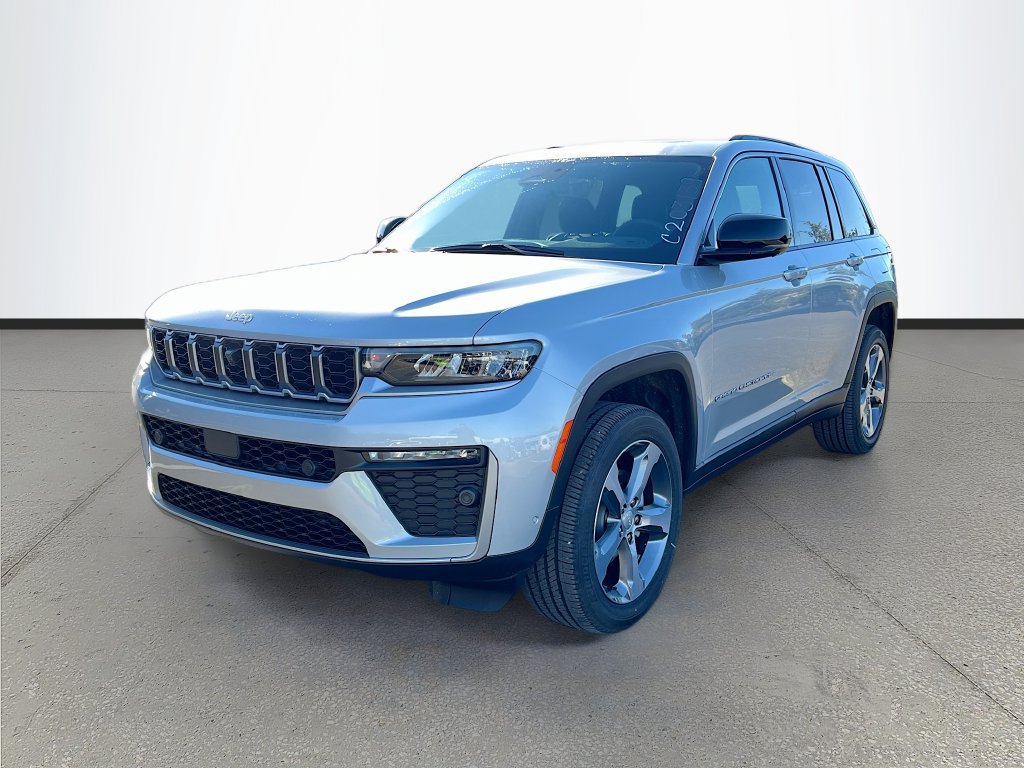 New 2026 Jeep Grand Cherokee Limited w/ Luxury Tech Group II RWD image 3