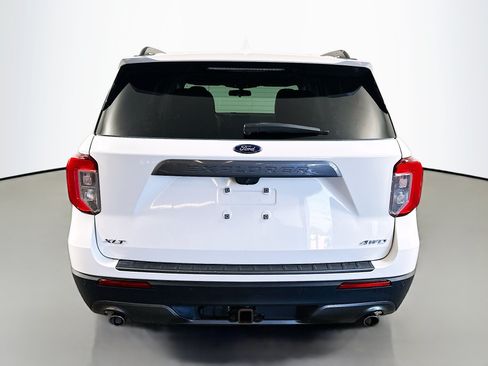 Used 2022 Ford Explorer XLT w/ Equipment Group 202A AWD/4WD image 6