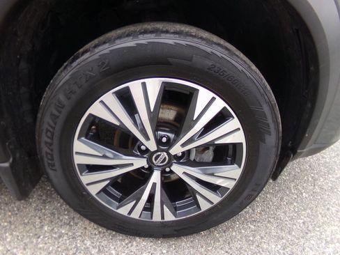 Used 2021 Nissan Rogue SV image 15