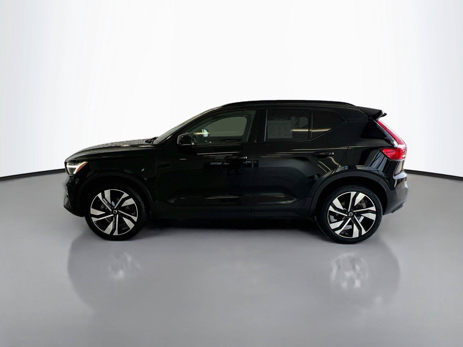 Used 2023 Volvo XC40 B5 Ultimate w/ Protection Package Premier AWD/4WD image 8