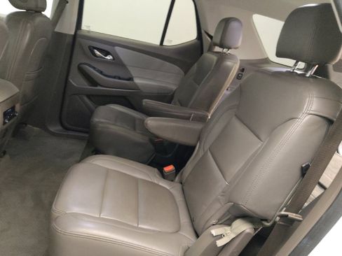 Used 2021 Chevrolet Traverse LT image 18