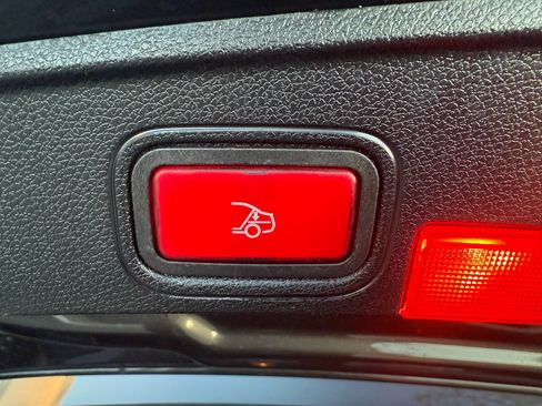 Used 2019 Mercedes-Benz C 300 4MATIC Cabriolet image 37