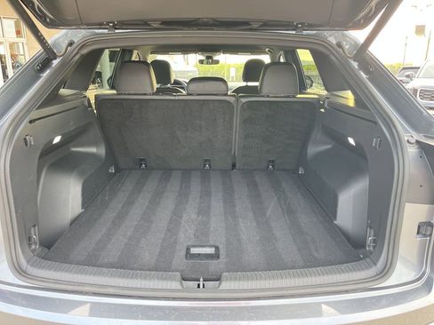 Used 2025 Volkswagen Atlas Cross Sport SE image 28