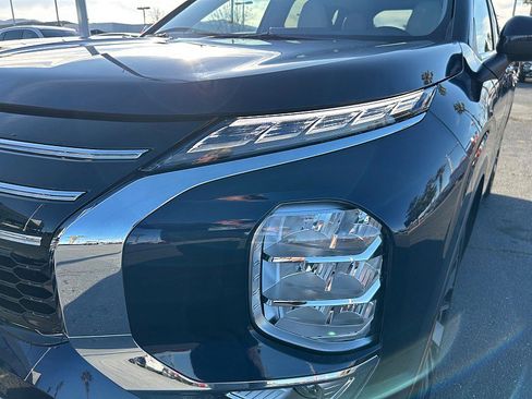 New 2026 Mitsubishi Outlander SE image 8