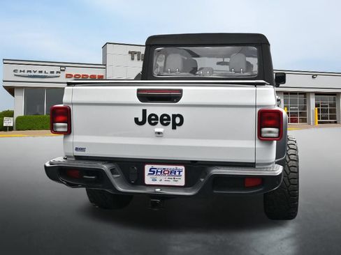 Used 2024 Jeep Gladiator Sport AWD/4WD image 4